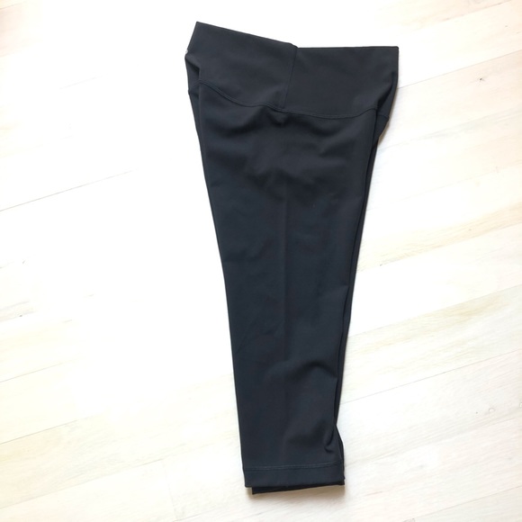 Lululemon Wunder Under HiRise Crop Luxtreme 6 - Picture 5 of 9